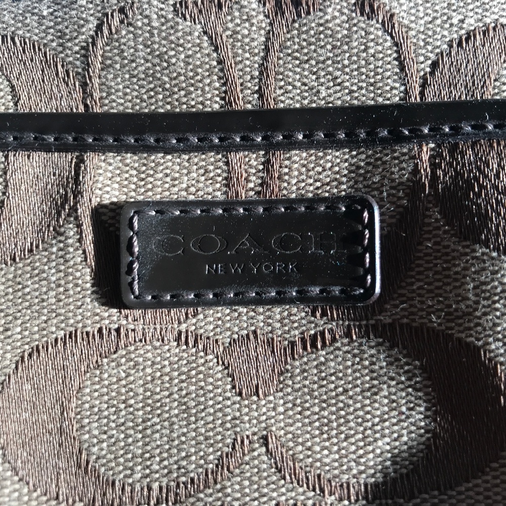 Authentic Coach Wristlet New With Tags - Picture 3 of 8